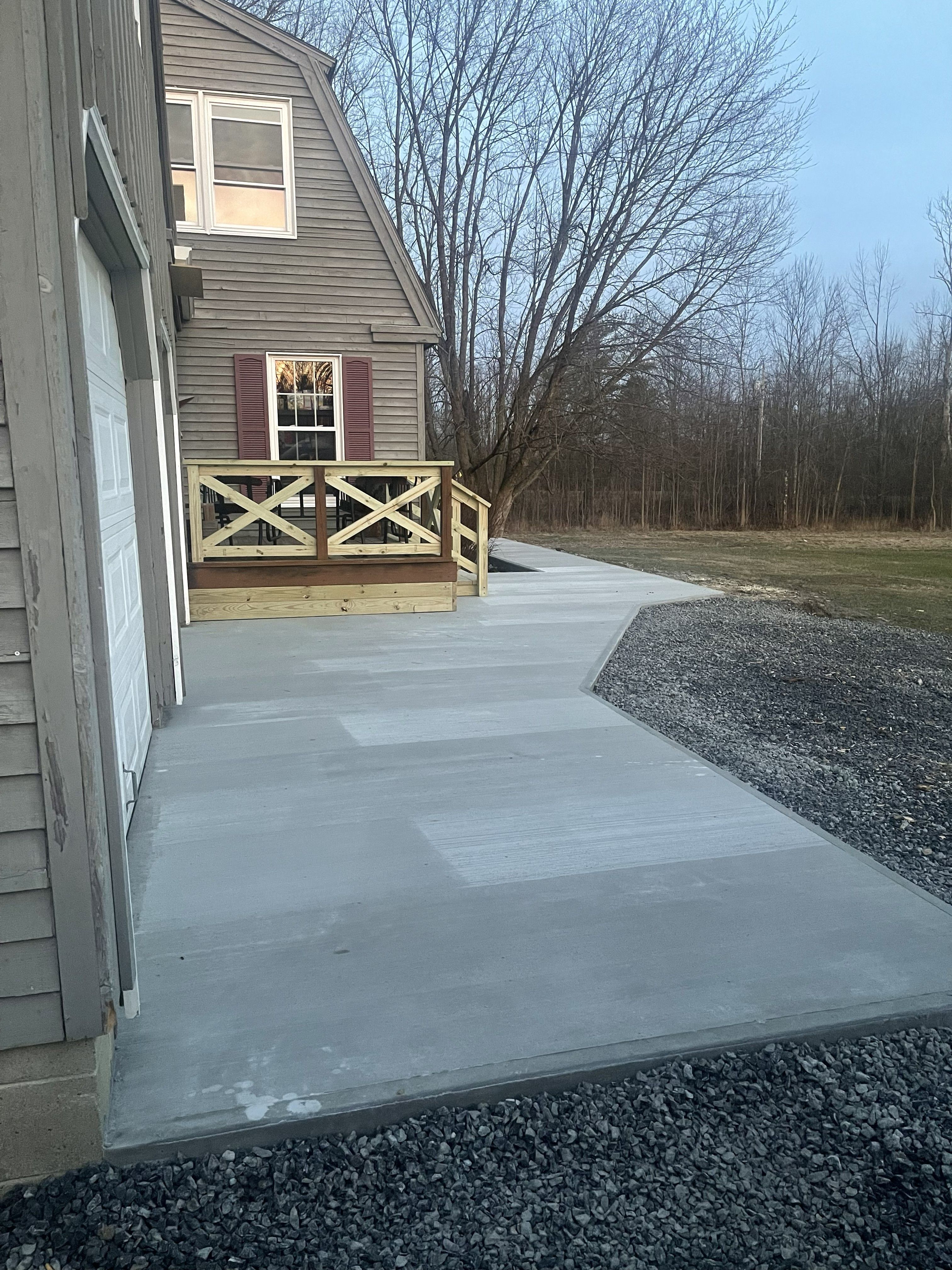 Sidewalk/stone driveway
